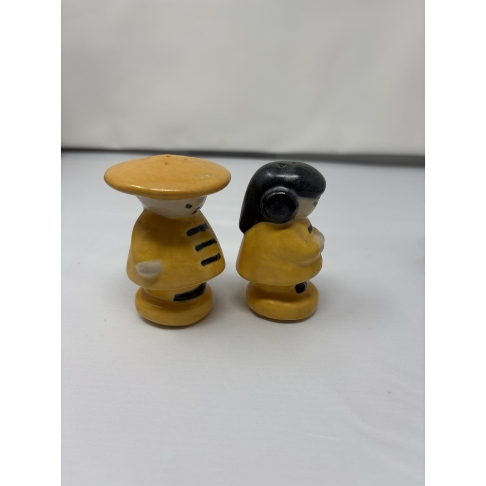 Vintage Asian Couple Salt & Pepper Shakers Yellow Black 1950's Mid Century Retro - Picture 2 of 11